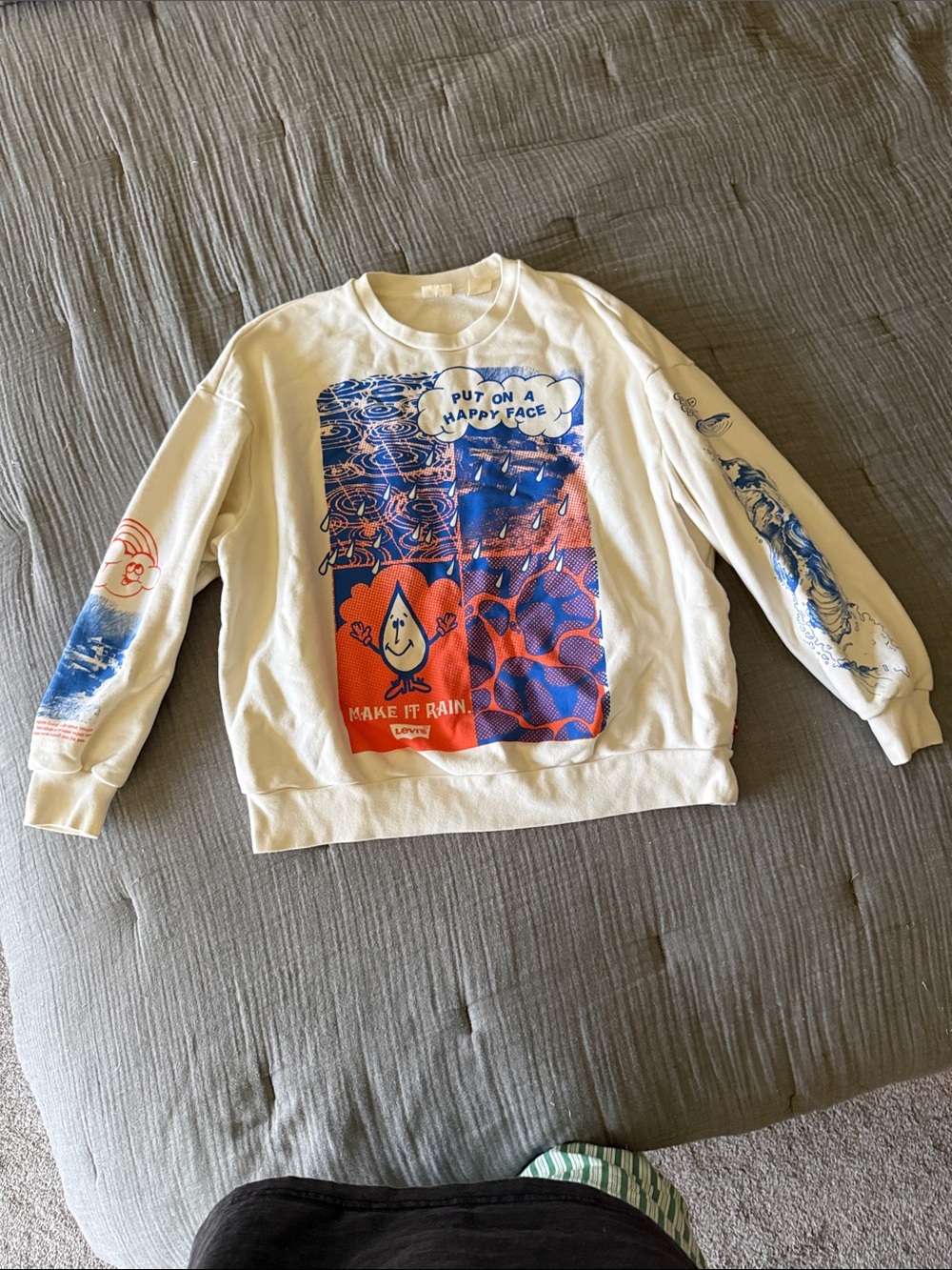 Levi's White Crewneck Sweatshirt with Blue & Orange Graphic